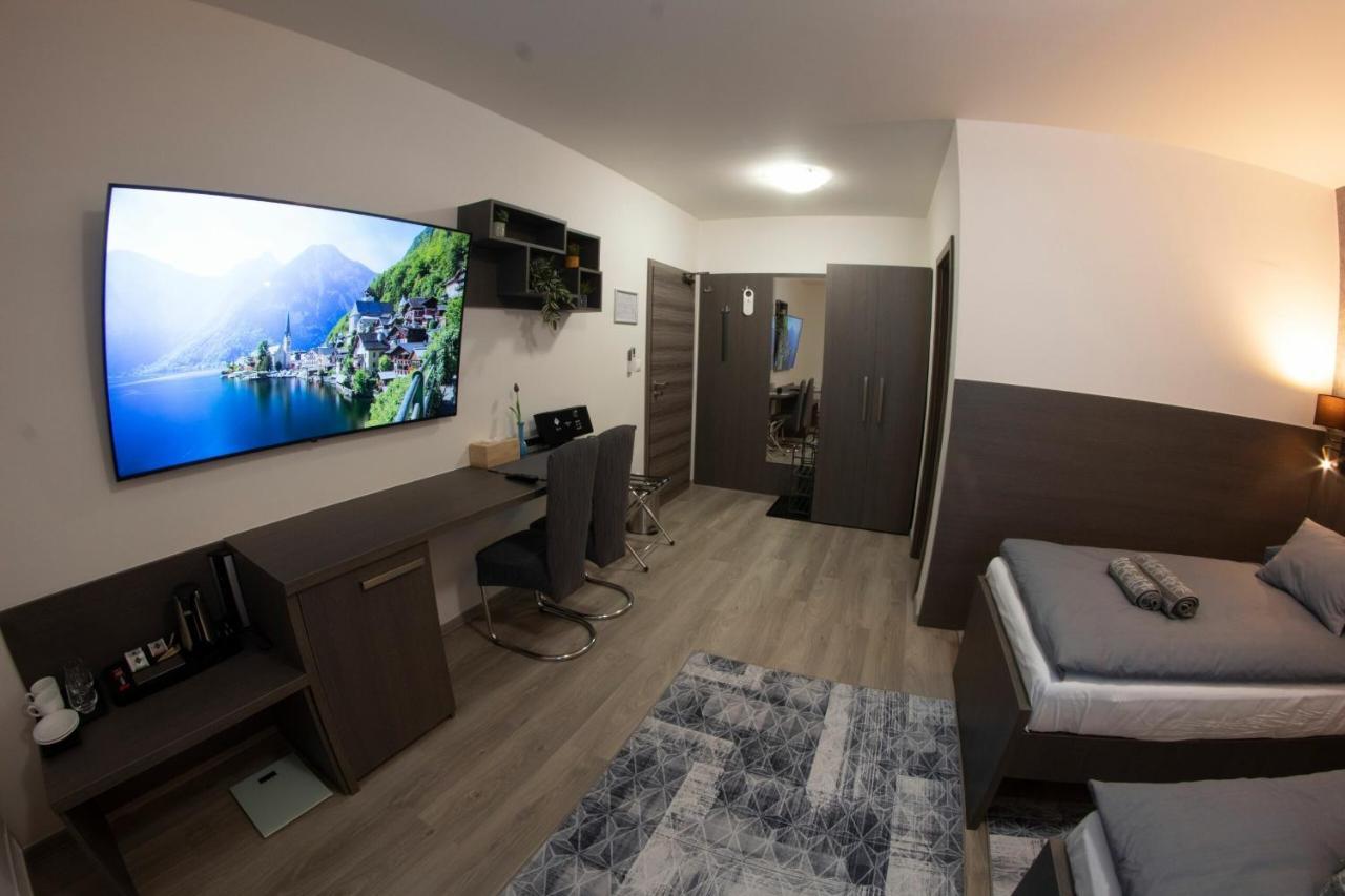 Valla Penzion & Restauracia Malacky Exteriör bild