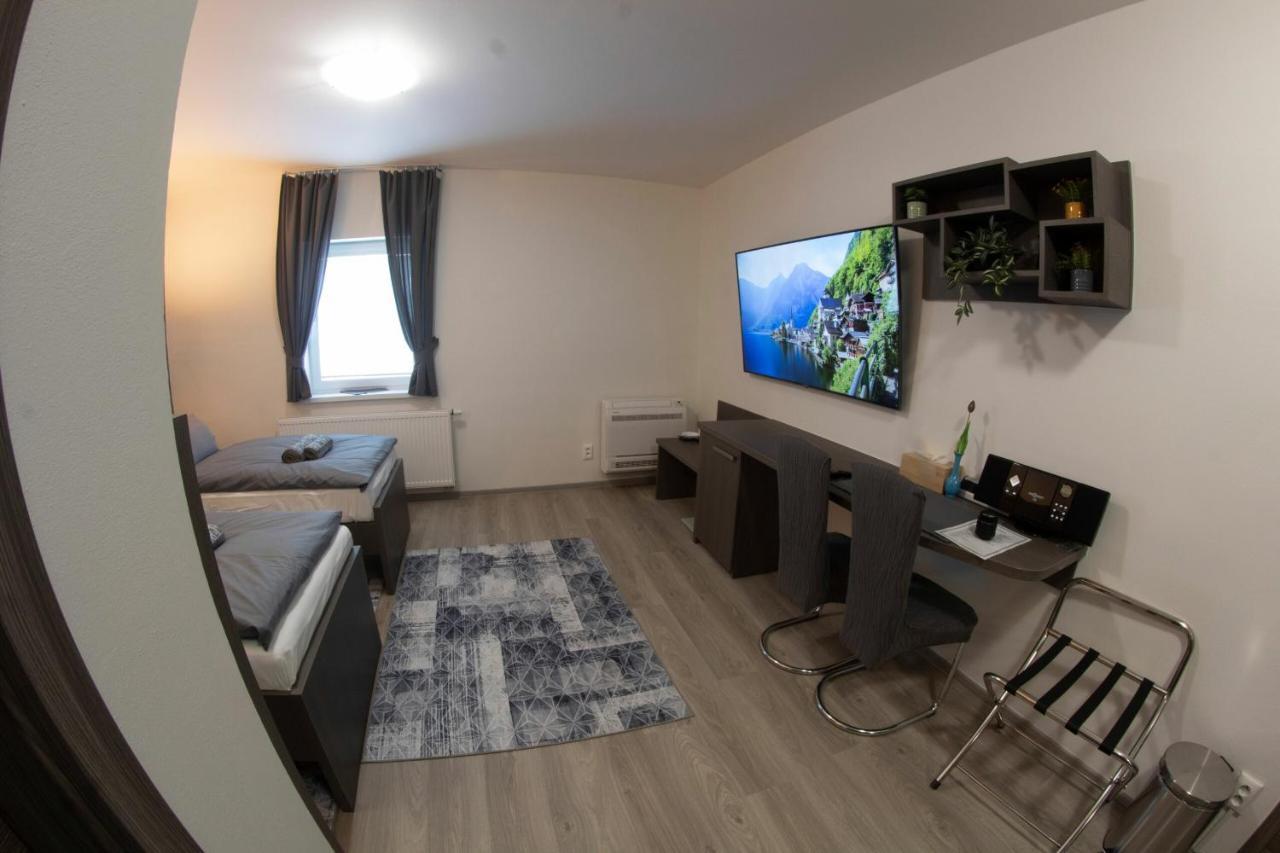 Valla Penzion & Restauracia Malacky Exteriör bild